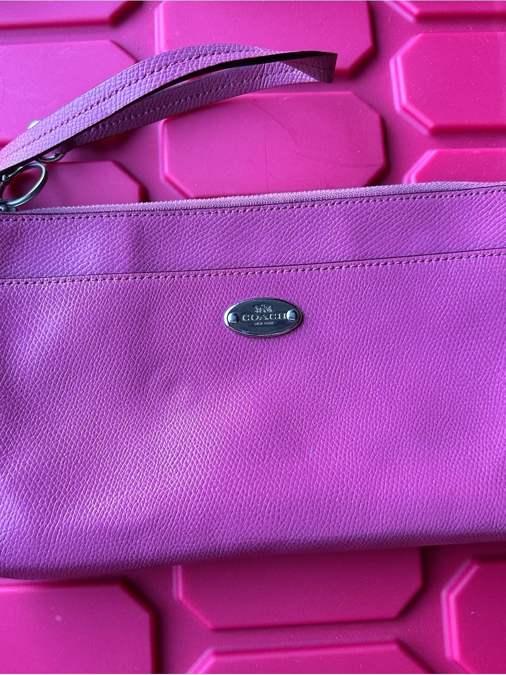 Coach East West Pop wristlet - Picture 4 of 5